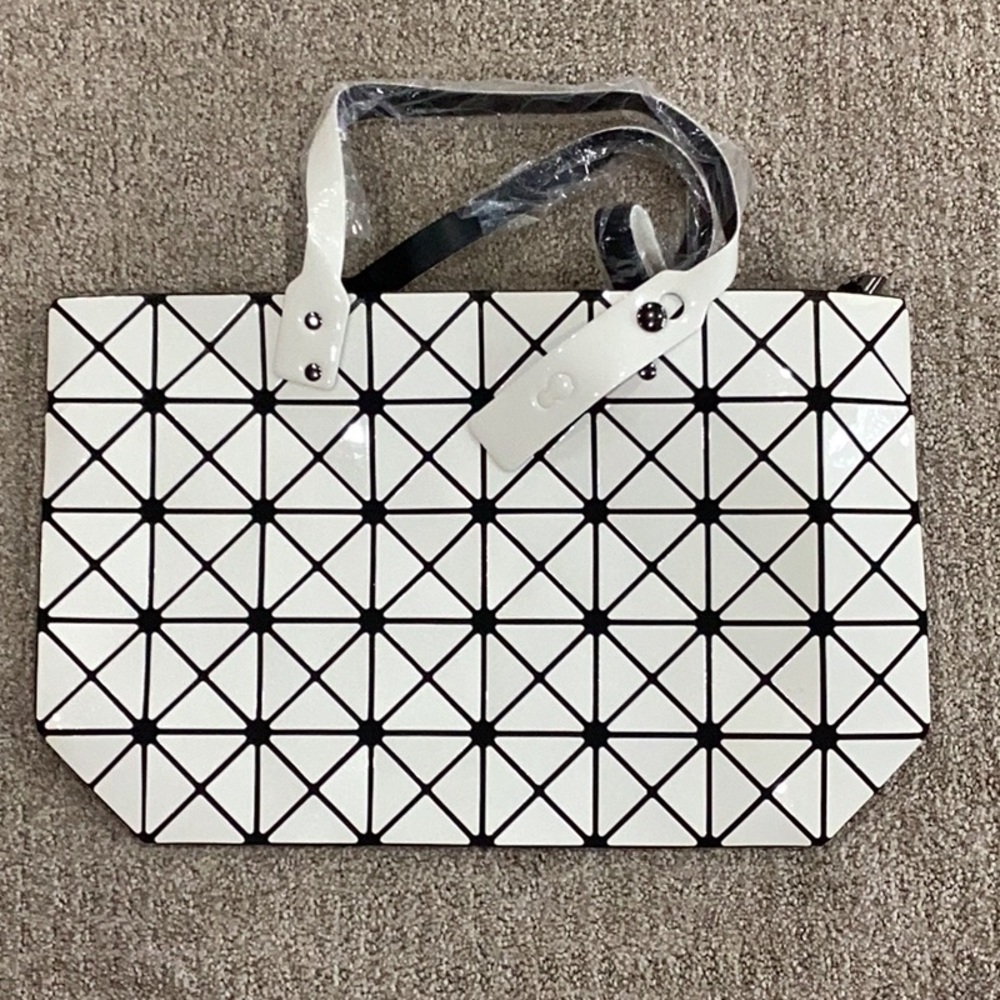 Geometric White and Black Tote Bag (NWOT)
